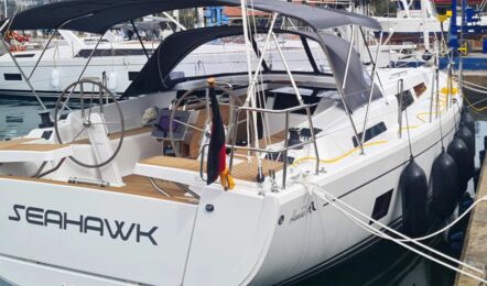 Heck Aussenaufnahme der Hanse 418 "seahawk" in Punat in Kroatien