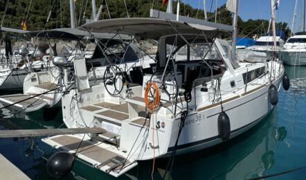 Oceanis-38-1-2-aussenaufnahme-04