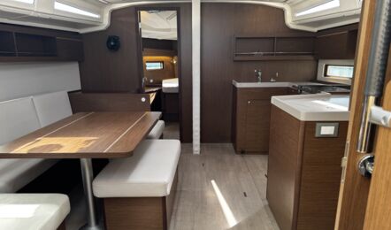 Oceanis-40-1-innenaufnahme-01