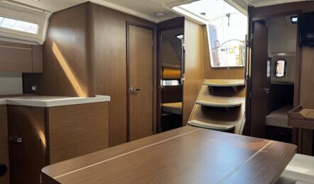 Oceanis-40-1-innenaufnahme-03