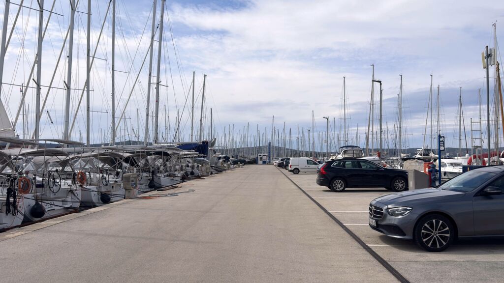 Parken direkt am Steg