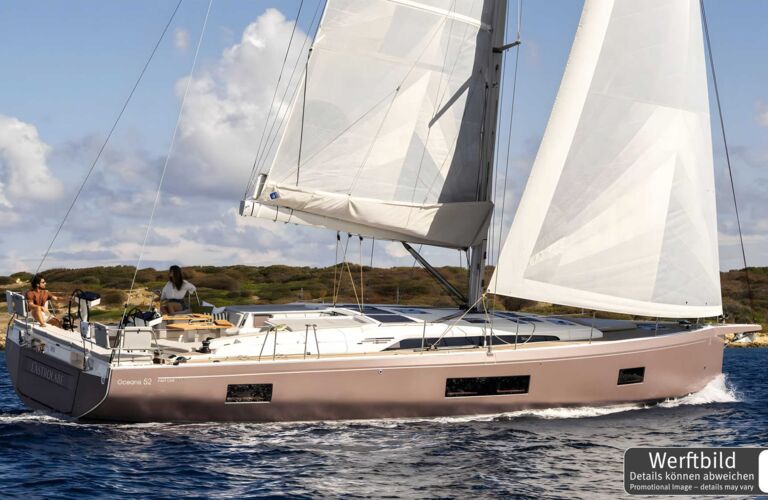 Eine Segelyacht Oceanis 52 unter Segeln mit Crew im Cockpit vor der Küste (Werftbild) – Yachtcharter Kroatien