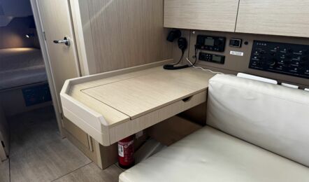 Oceanis-38-1-2-innenaufnahme-05