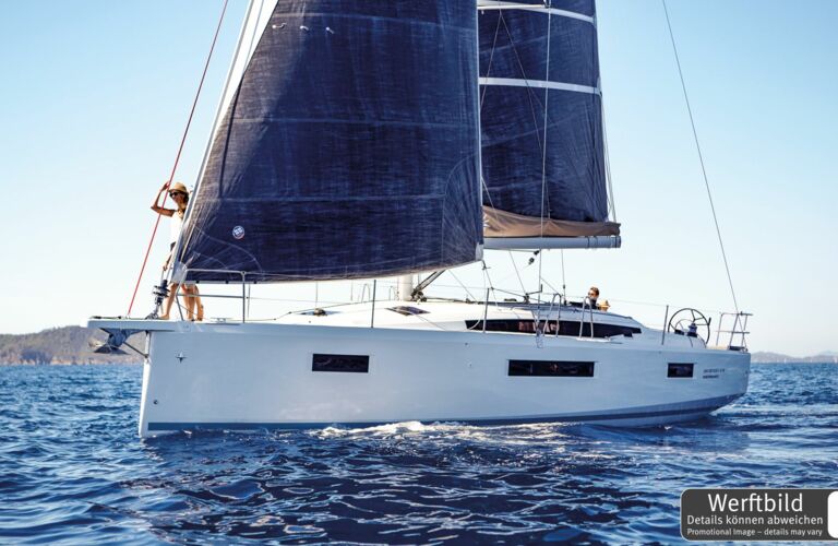 Bug Backbord Aussenaufnahme einer Sun Odyssey 410 in der Ostsee