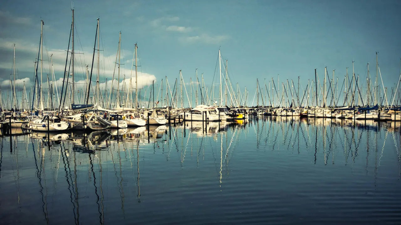 Choosing the right yacht in Heiligenhafen means matching the boat to your crew, sailing style and Baltic Sea itinerary — from comfortable family cruisers to performance-oriented yachts for longer passages towards Denmark.