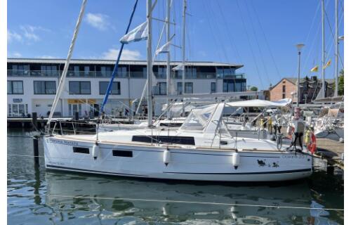 Oceanis 35.1 Hakuna Matata