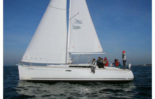 Oceanis 37 White Horse