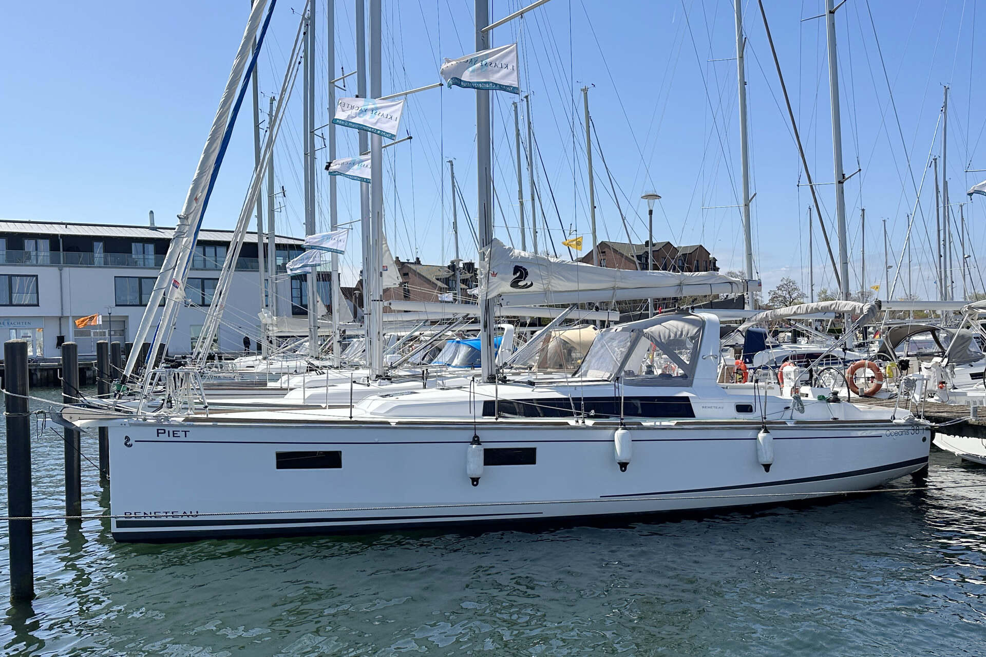 Oceanis 38.1 Piet